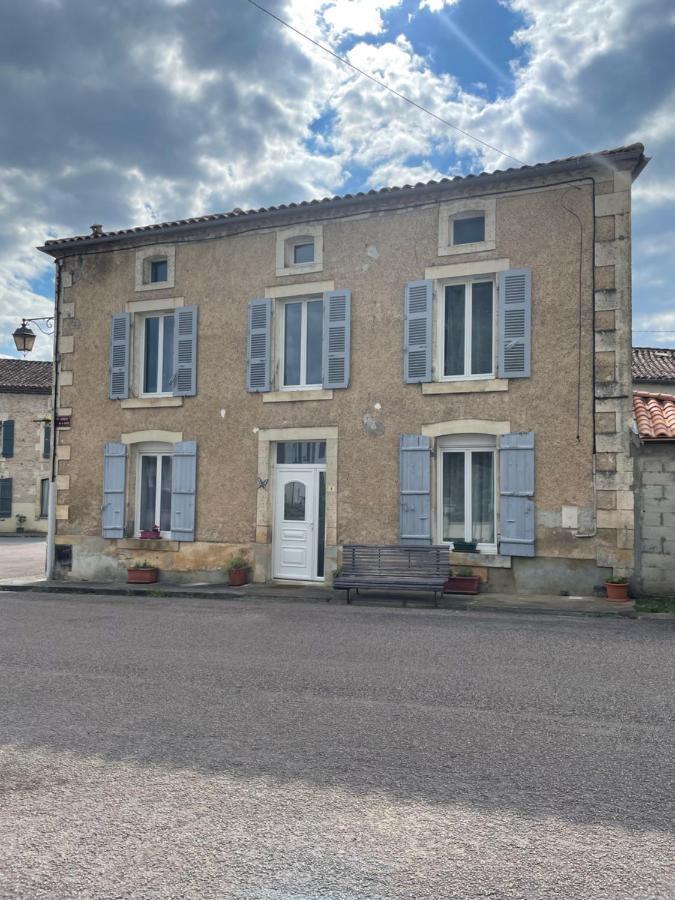 Chez Sarah - L'Escapade Bed & Breakfast Javerlhac-et-la-Chapelle-Saint-Robert Exterior foto